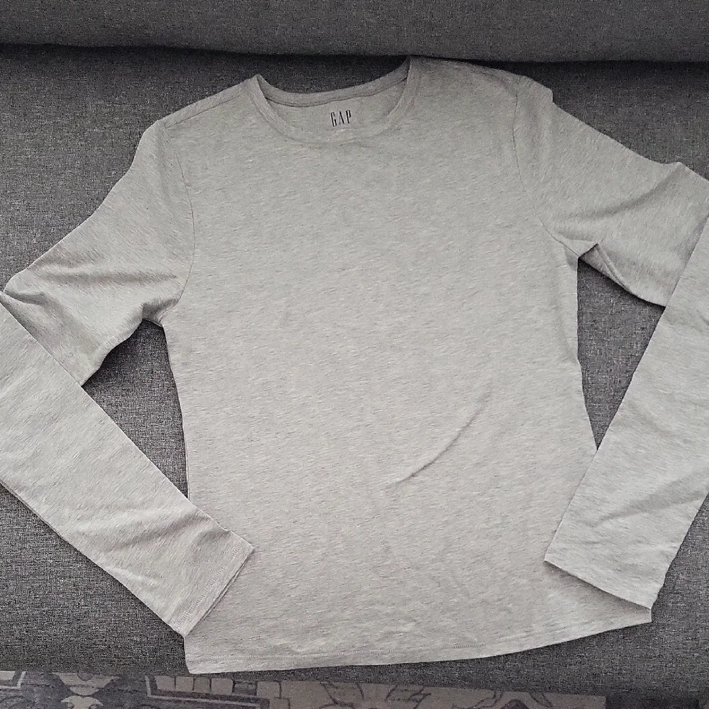 NWOT GAP Closeknit Women's Heather Gray Long Sleeve Tee - Picture 2 of 5